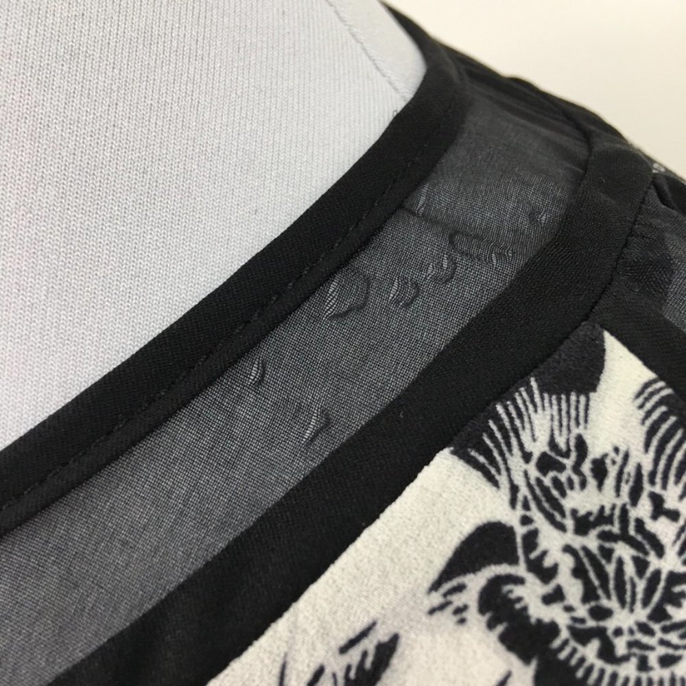 A.L.C. Women's Black White Floral Short Sleeve 100% Silk Crew Blouse Size Large - Picture 6 of 14